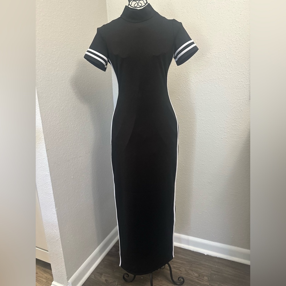 WinWin Black Cocktail Sheath Dress with Crew Neck